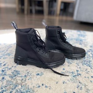 Dr. Martens Women's Casual Fashion Boot, Size 6